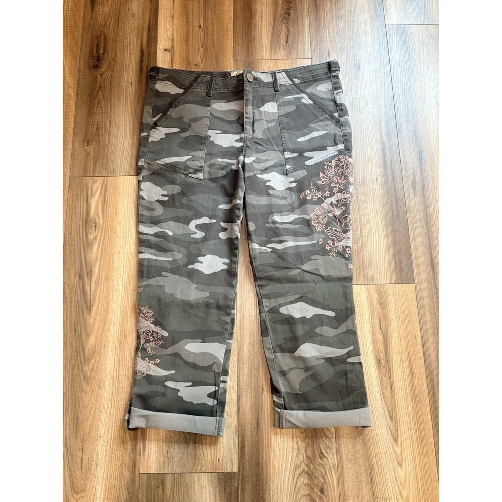 Democracy Capri Pants Cropped Green Camo Pink Embroidered Women's 14 Casual